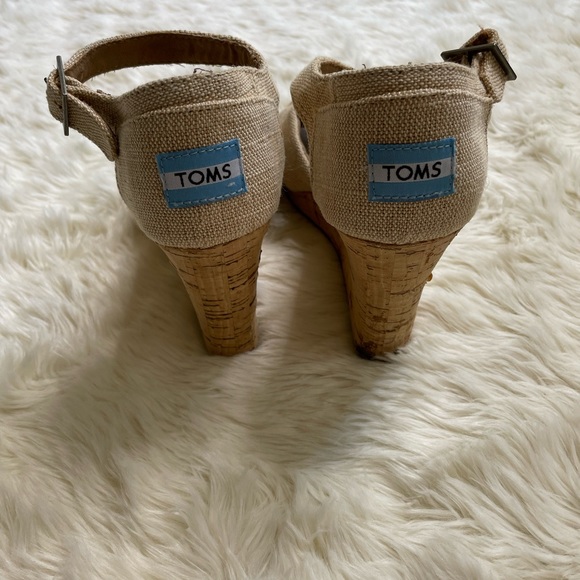 Toms Tan Canvas Cork Wedge 8 - Picture 5 of 7